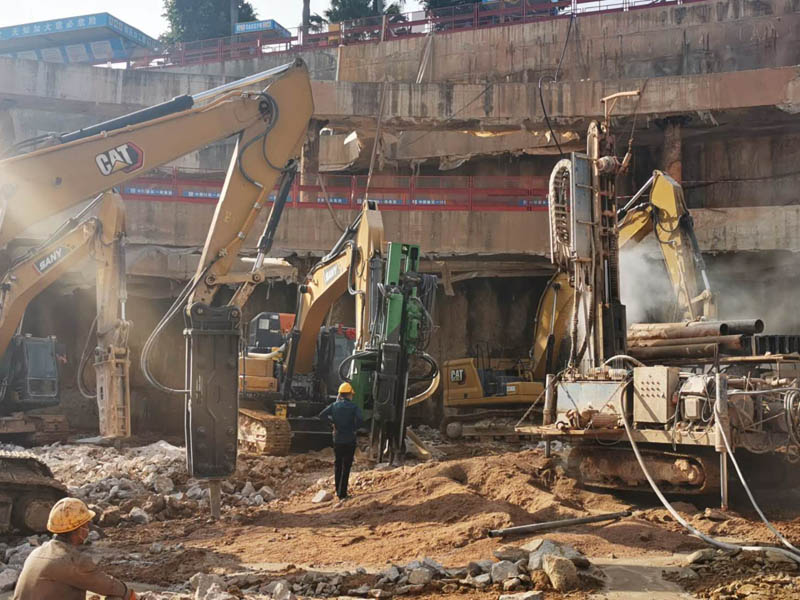 道路掘進(jìn)開采巖石分裂機(jī)工地現(xiàn)場(chǎng)
